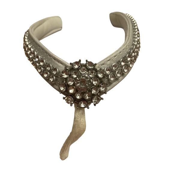 VOLATILE WHITE RHINESTONE COMFORT CONTOURED FOOTBED THONG SANDALS 10 - Picture 7 of 7